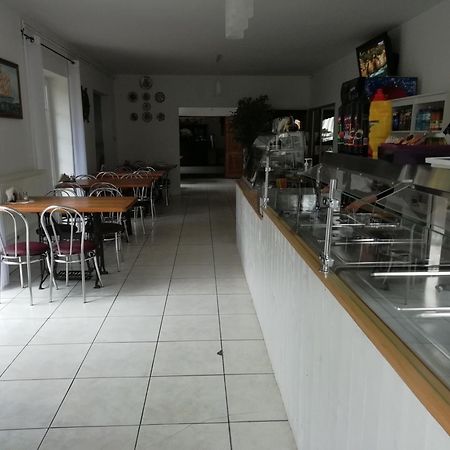 Pod Zlotym Zaglem Hotel Karwia Buitenkant foto