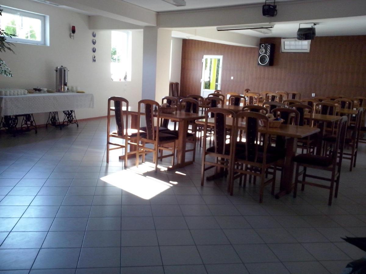 Pod Zlotym Zaglem Hotel Karwia Buitenkant foto