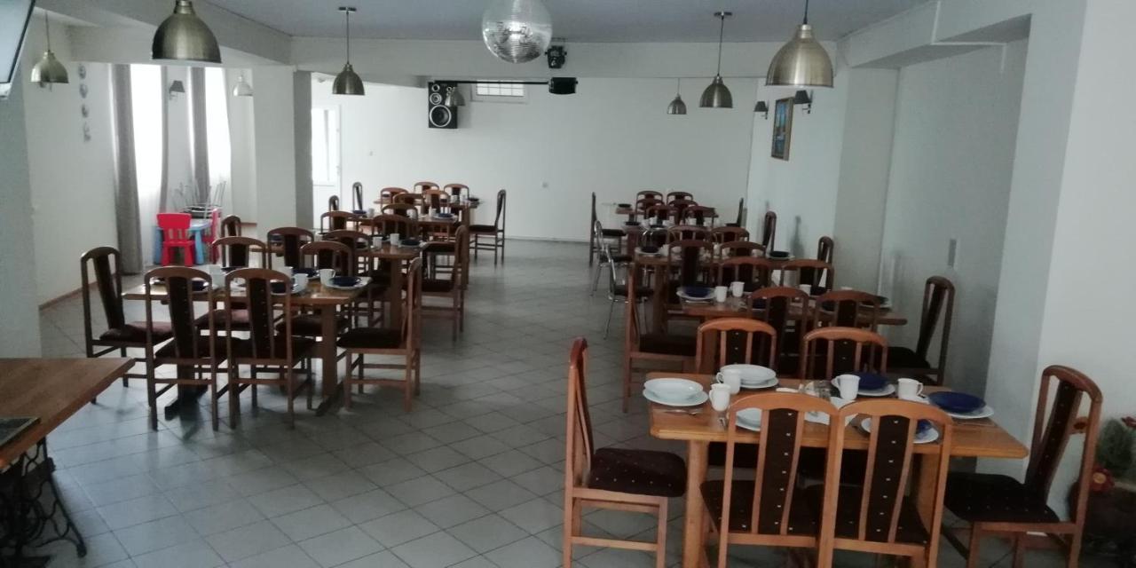 Pod Zlotym Zaglem Hotel Karwia Buitenkant foto